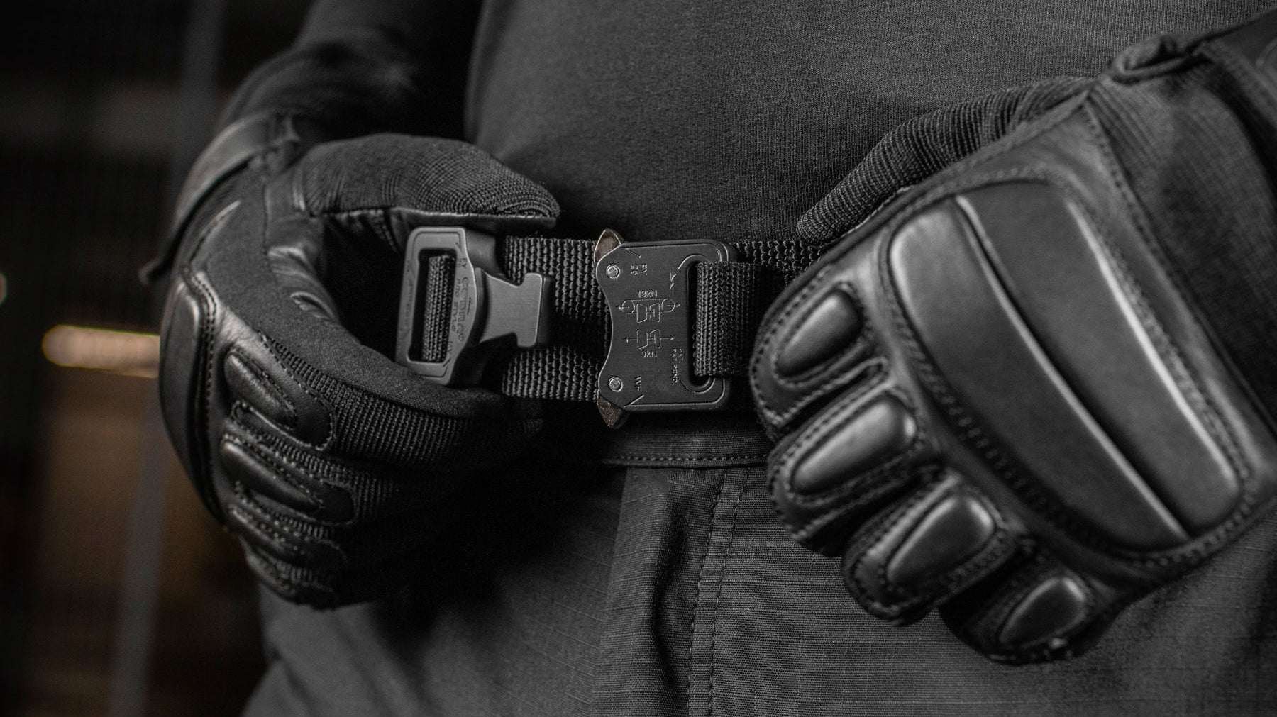 How to Choose Tactical Gloves: Key Features, Materials, and the Right Pair for Your Mission