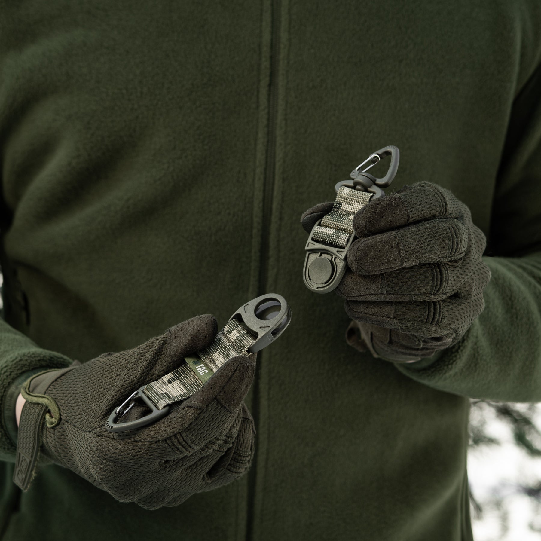 How to Choose a Tactical Carabiner: MOLLE, EDC, and Field Use