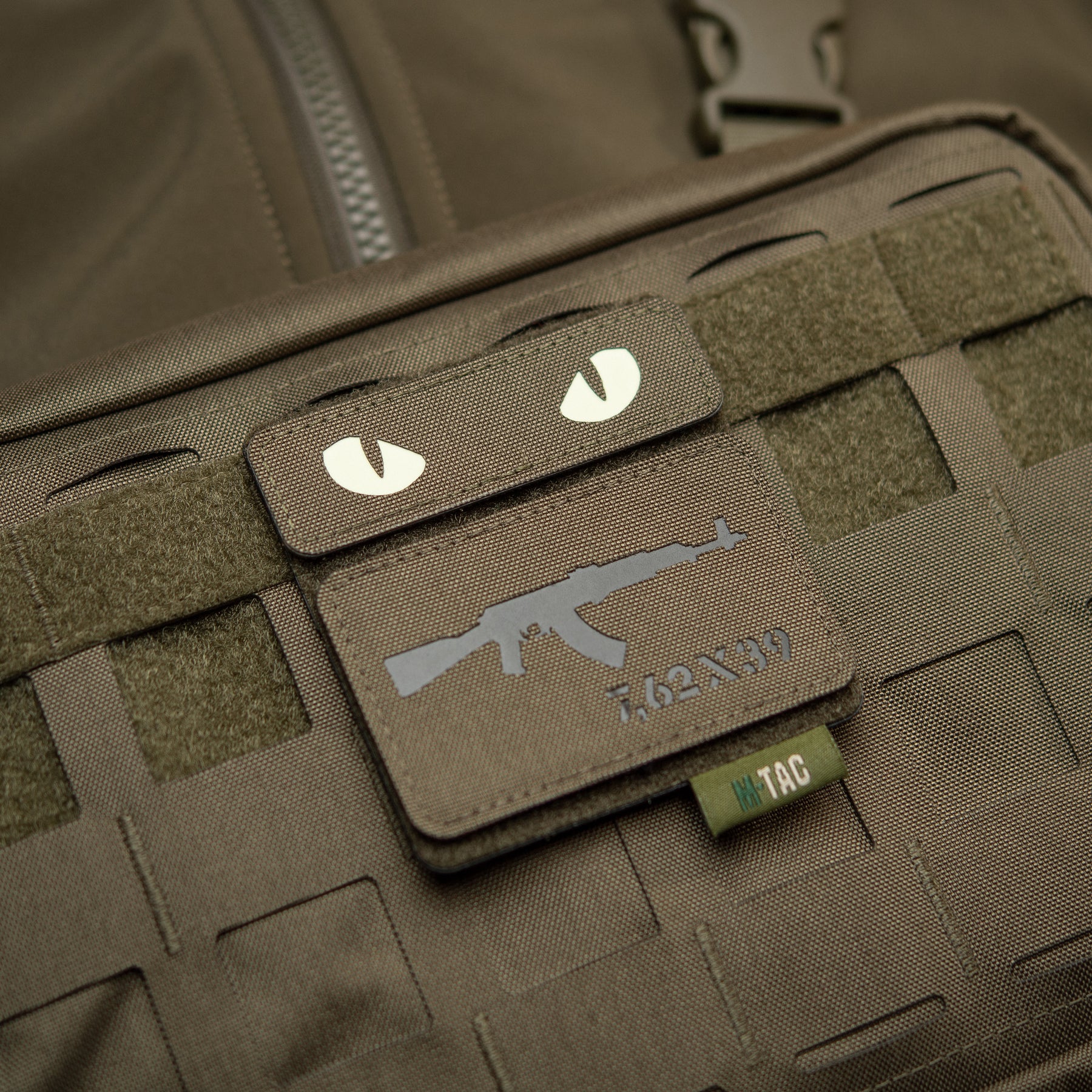 ROCOTACTICAL Hook and Loop Tactical Patches Board Molle Attachment, Patches Display Board Tactical Molle Hook and Loop Molle Panel for Badges and